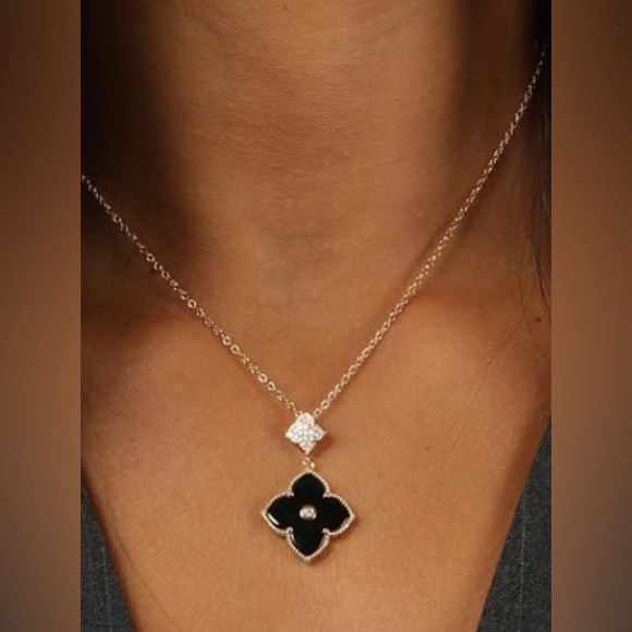 Gorgeous upscale Neiman Marcus 18KT vermeil Onyx Dia Clover necklace - Picture 2 of 4